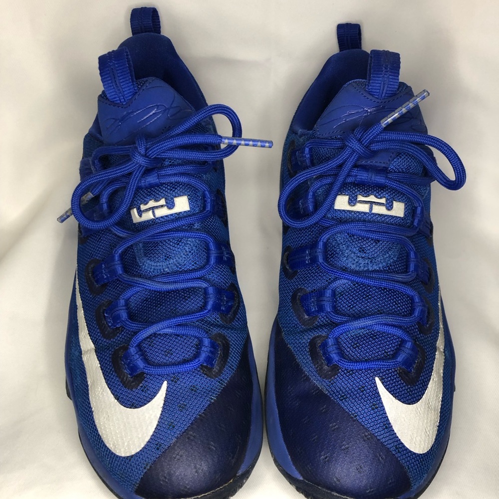 Nike LeBron XIII Low Men’s Basketball Sneakers 831925-400 size 9.5